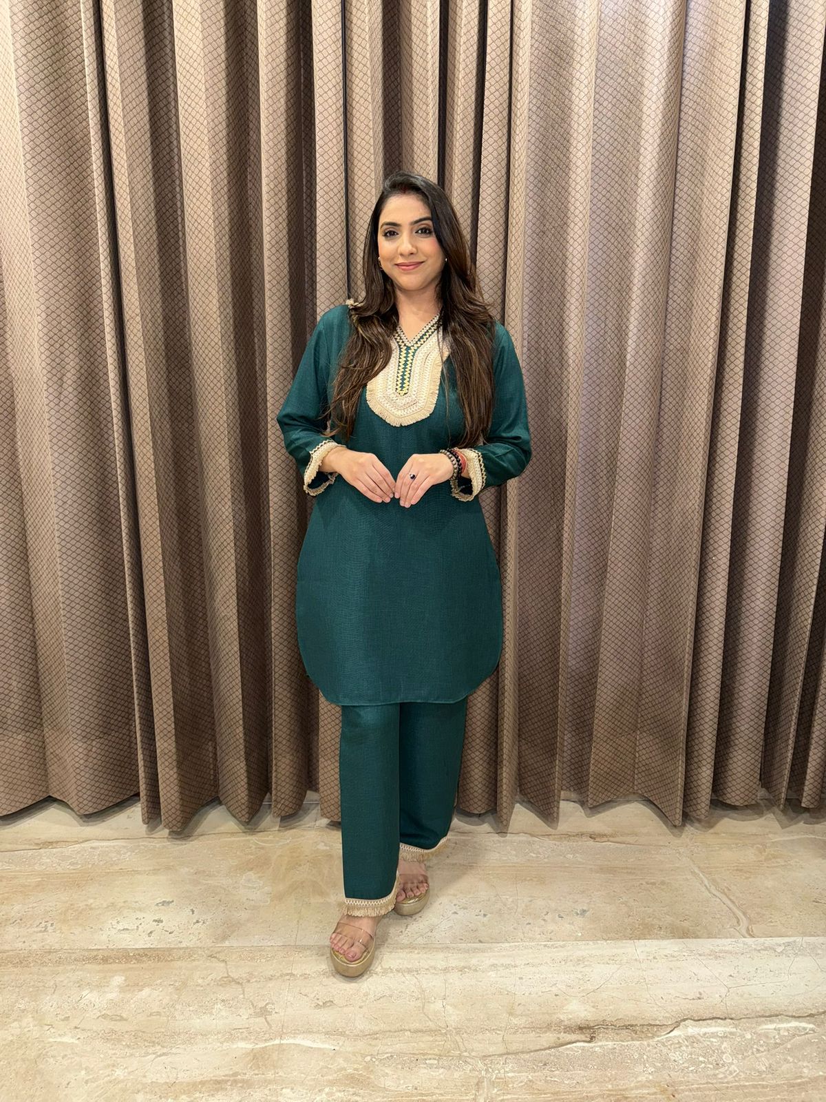 Classic Green Straight Kurta & Pant Set with Contrast Detailing