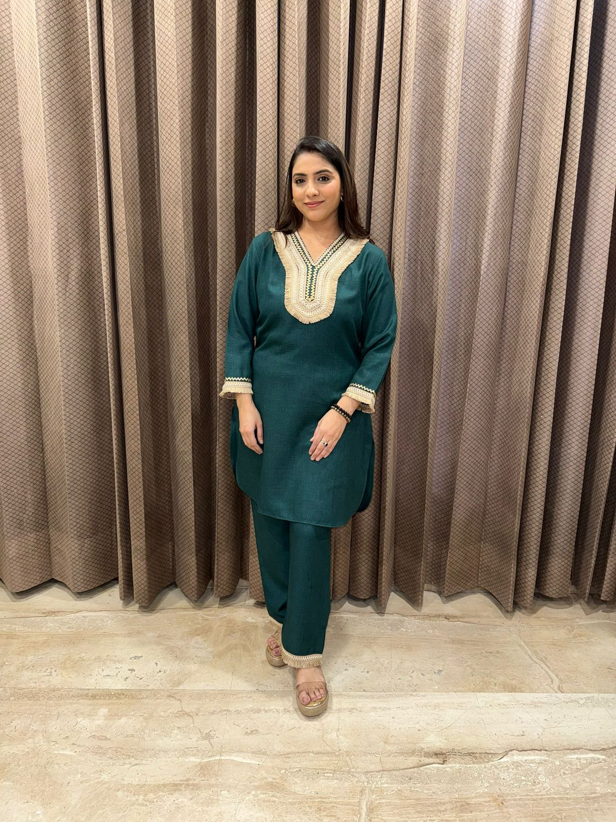 Classic Green Straight Kurta & Pant Set with Contrast Detailing
