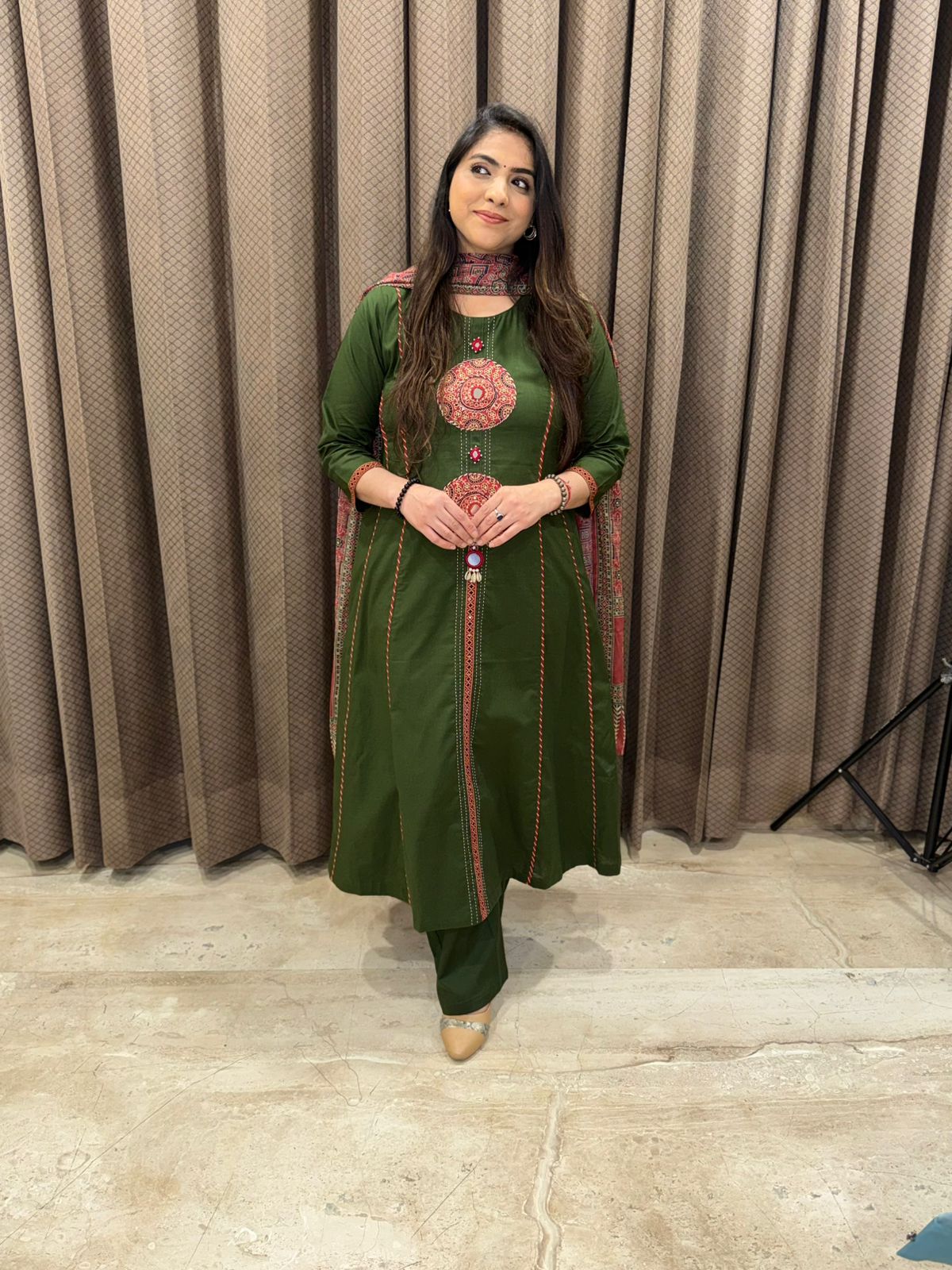 Graceful Bottle Green Kurta Set with Printed Dupatta
