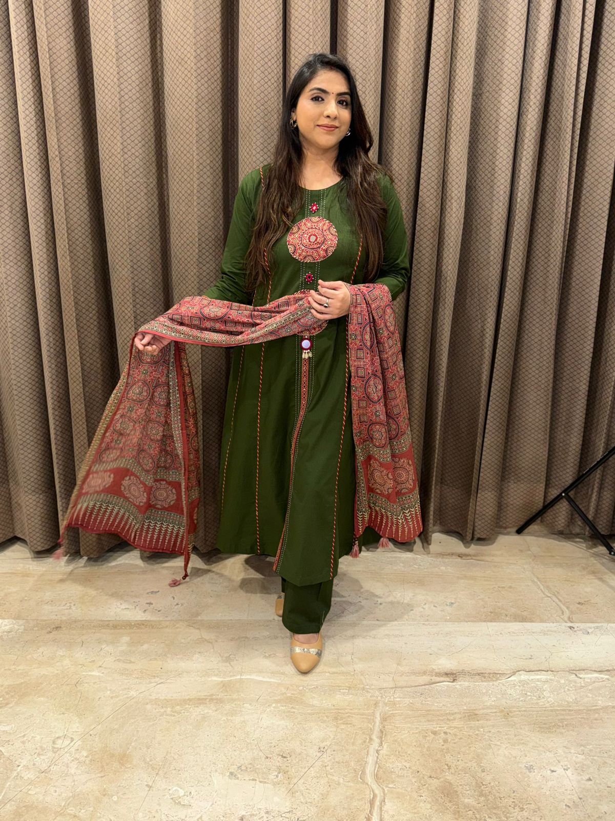 Graceful Bottle Green Kurta Set with Printed Dupatta