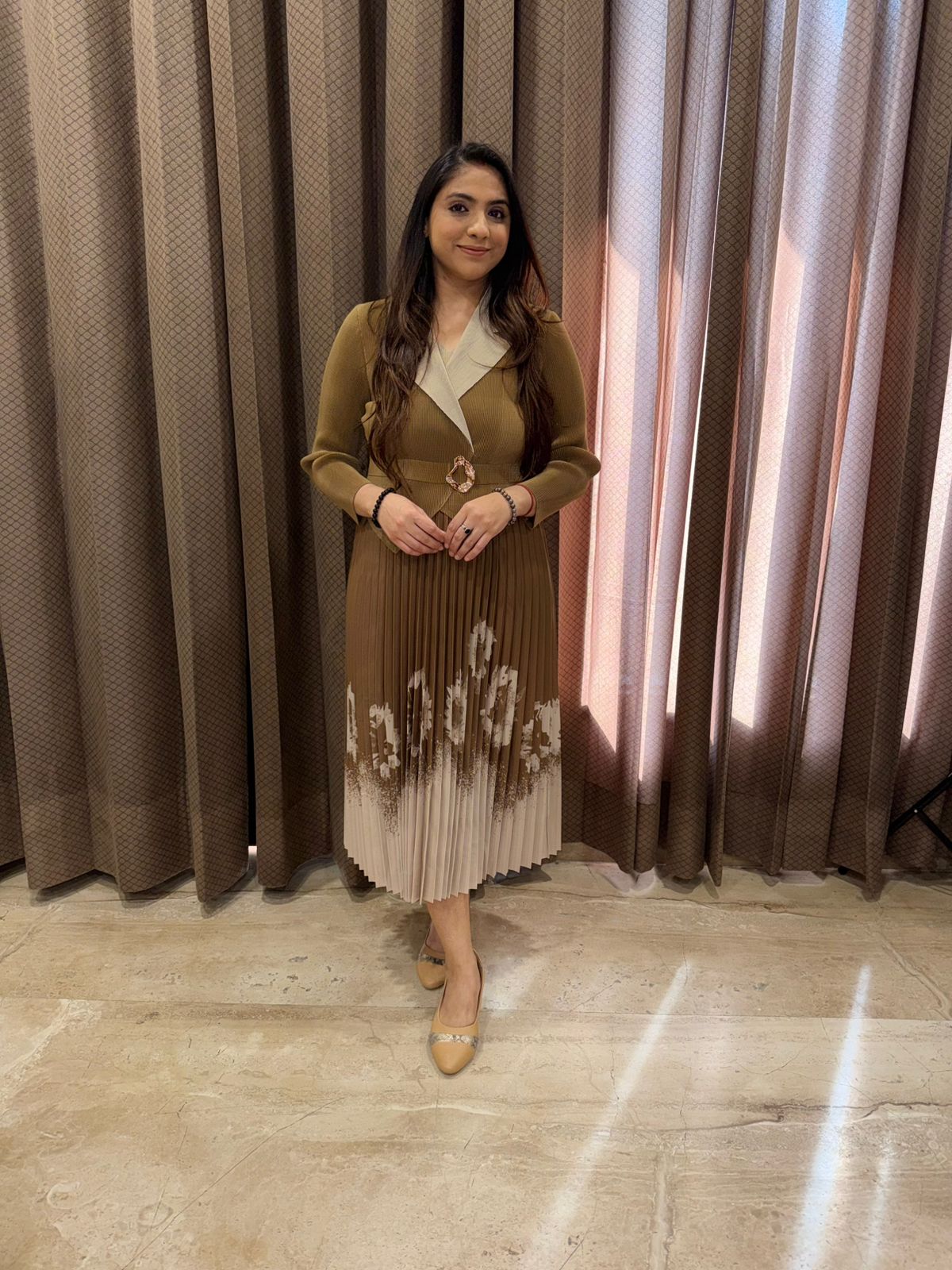 Elegant Pleated Midi Dress – Brown & Beige