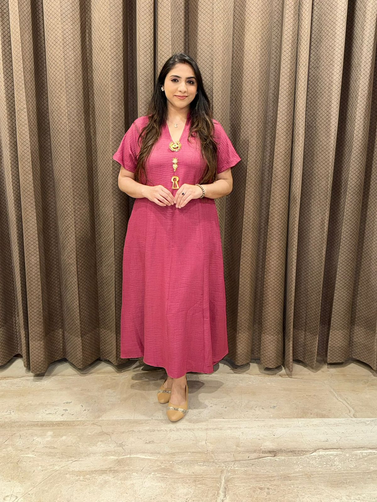 Elegant Pink Midi dress with pockets and brooches