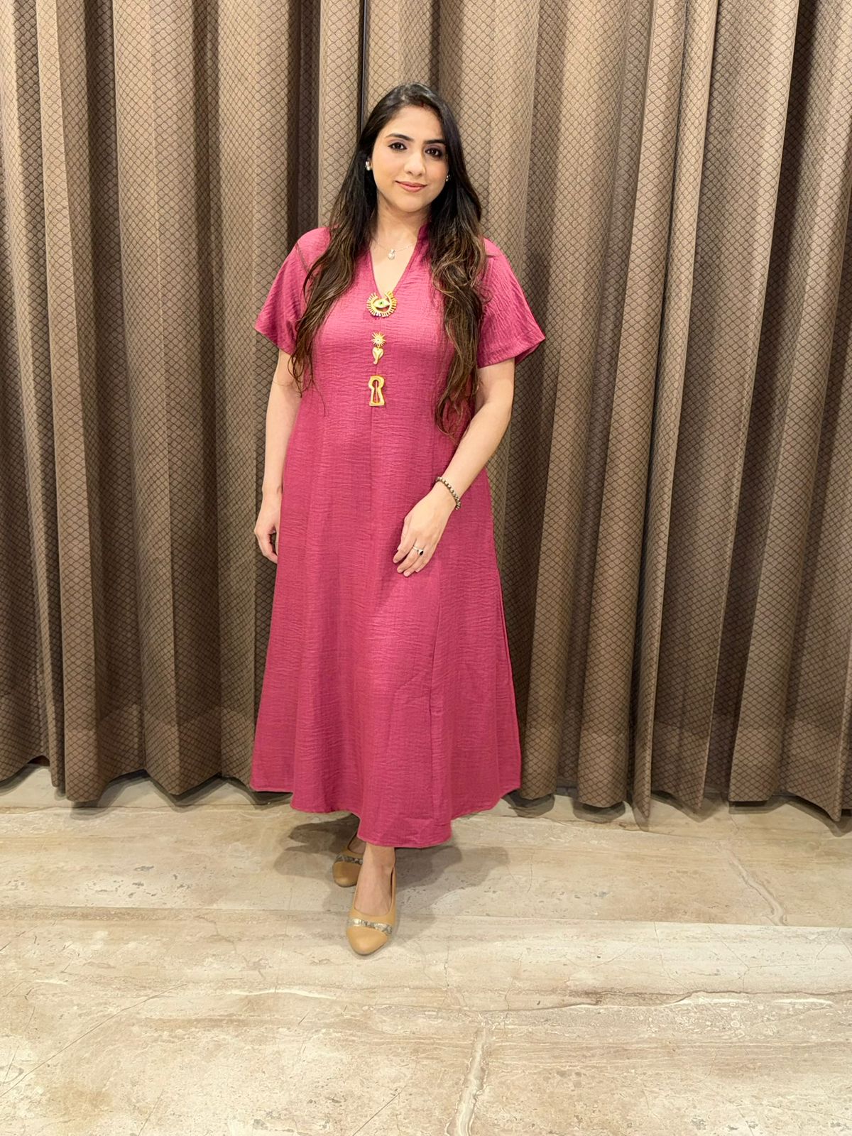 Elegant Pink Midi dress with pockets and brooches