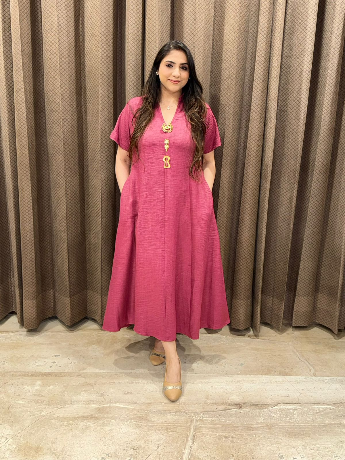 Elegant Pink Midi dress with pockets and brooches