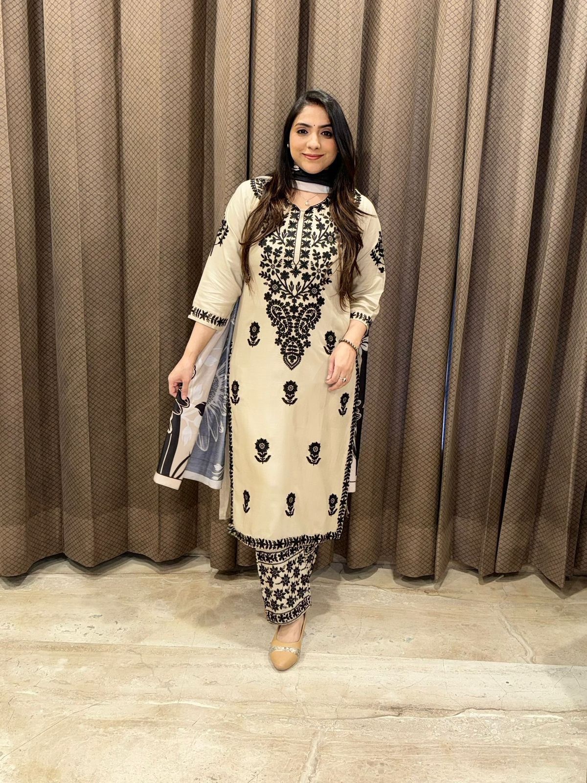 Elegant Beige suit set with lucknavi thread embroidery