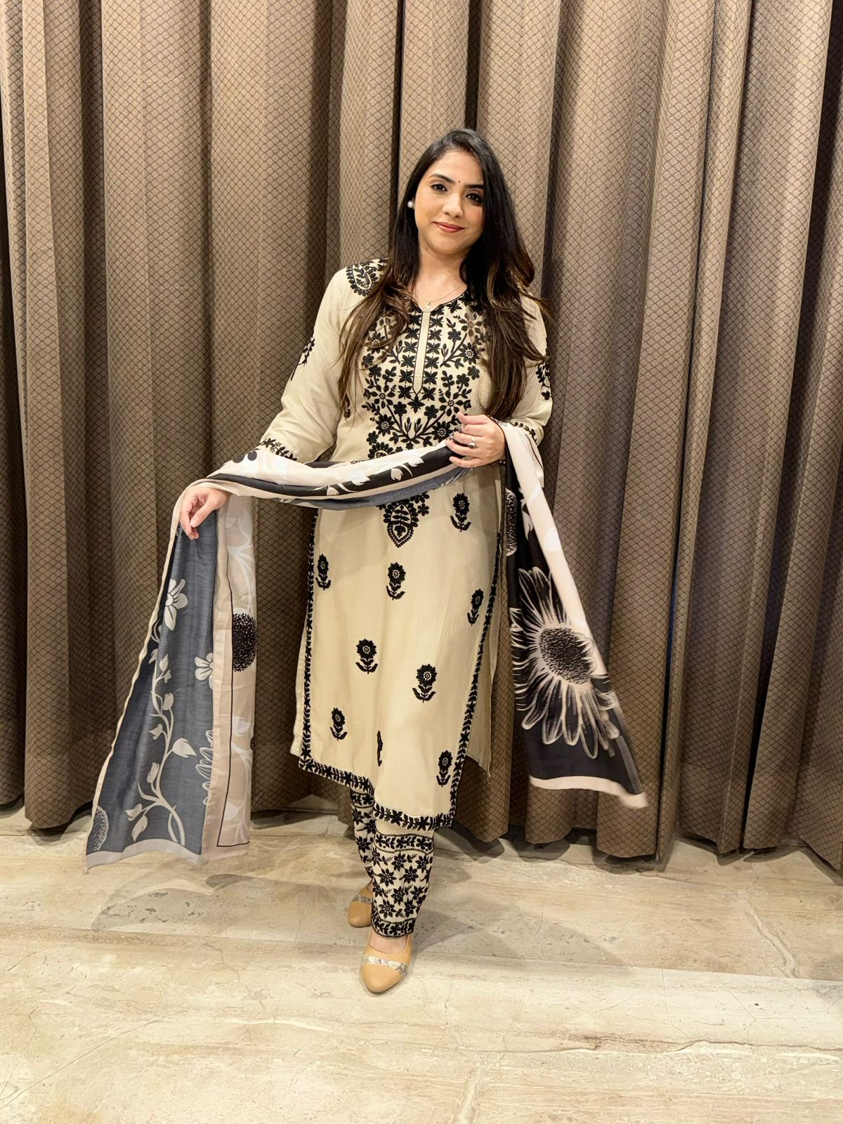 Elegant Beige suit set with lucknavi thread embroidery