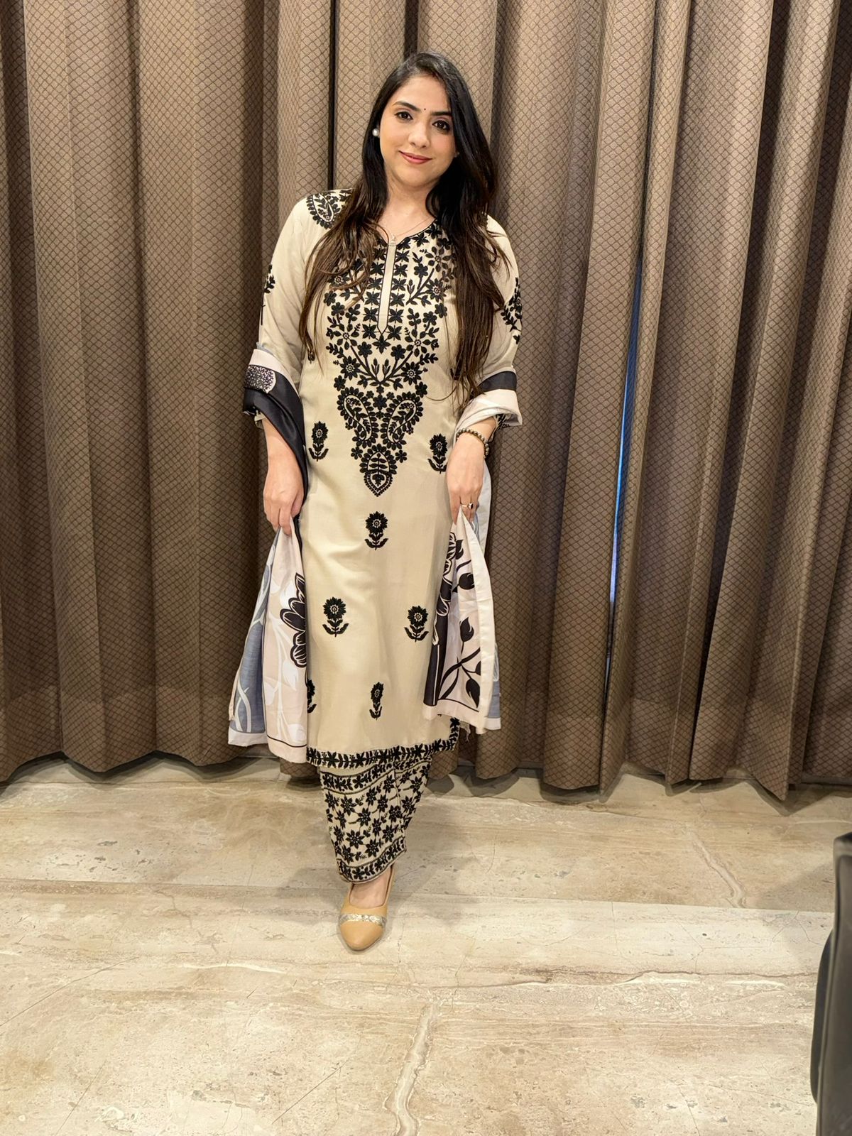 Elegant Beige suit set with lucknavi thread embroidery