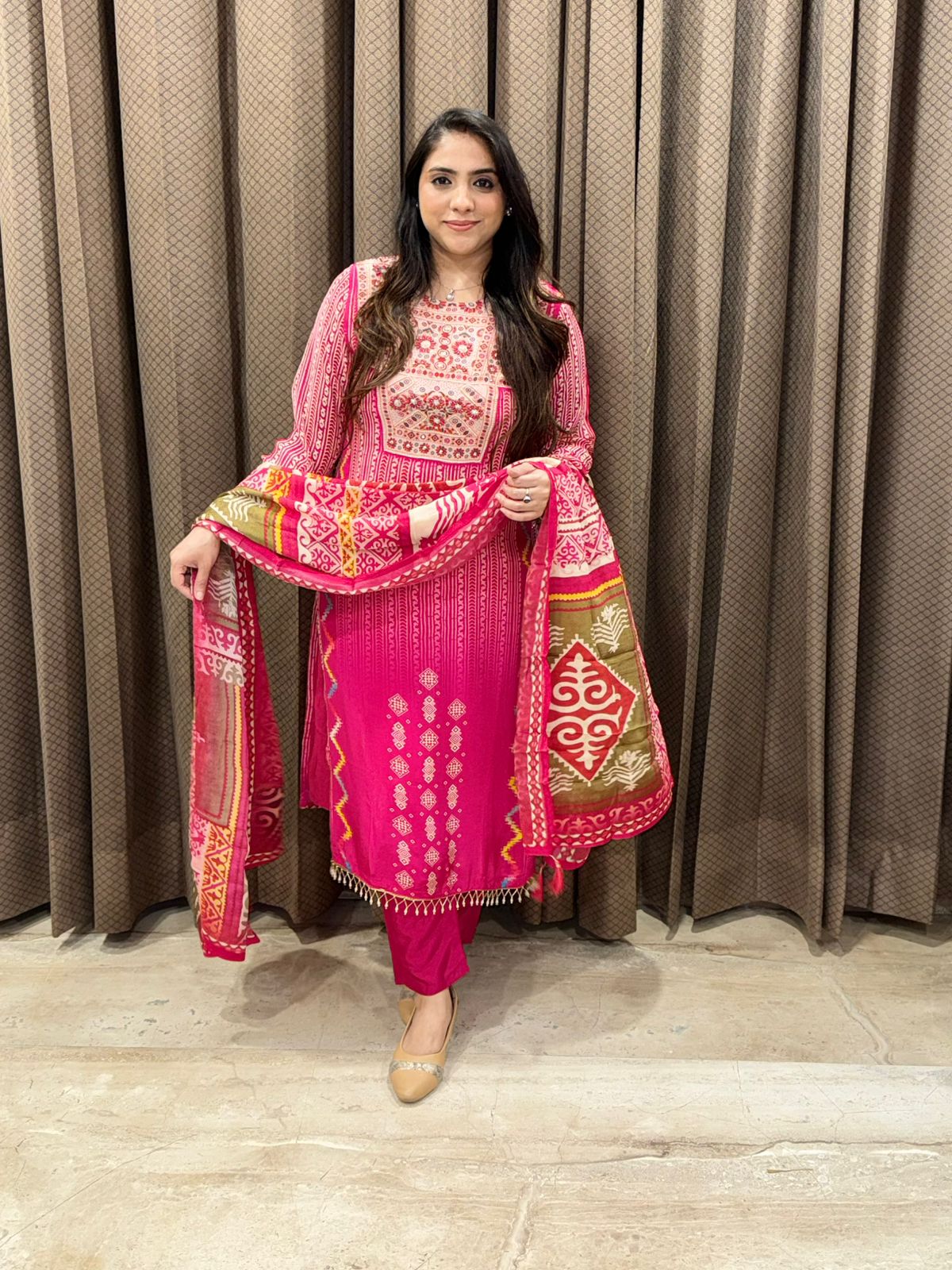 Elegant Pink digital Straight suit set with handwork