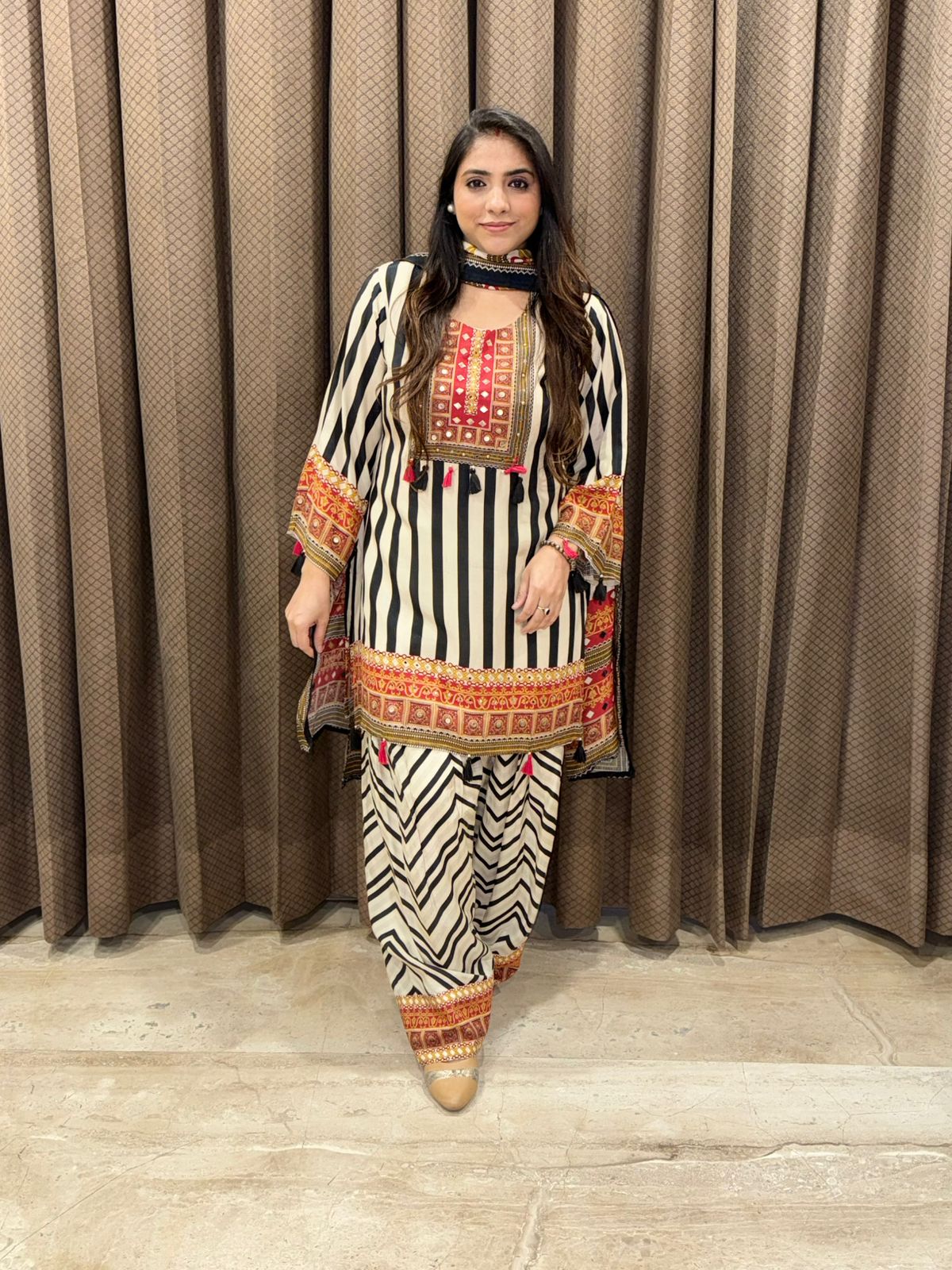 Elegant Black and white Farshi Set with lining & handwork