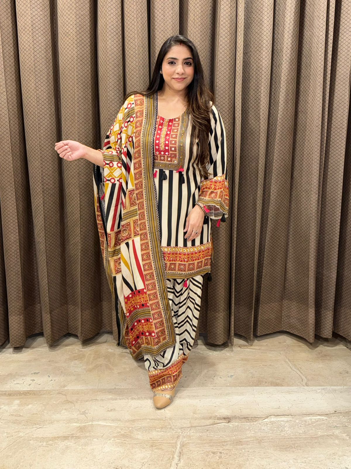 Elegant Black and white Farshi Set with lining & handwork