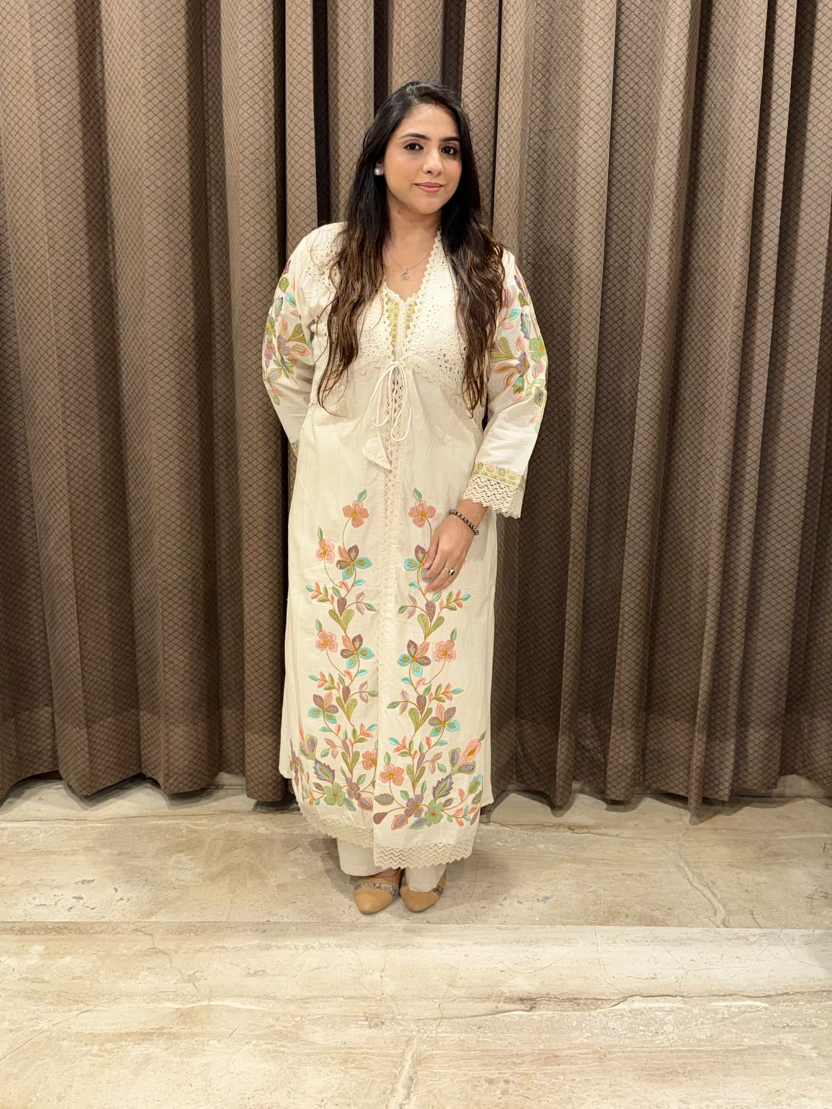 Designer White Indorwsetern set with thread embroidered
