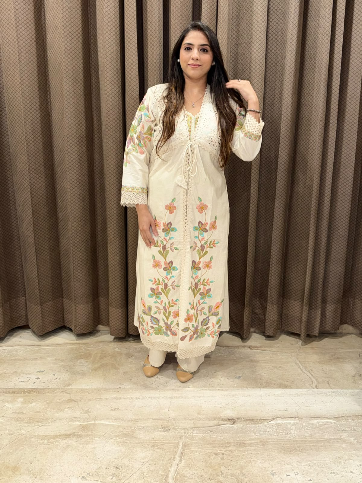 Designer White Indorwsetern set with thread embroidered