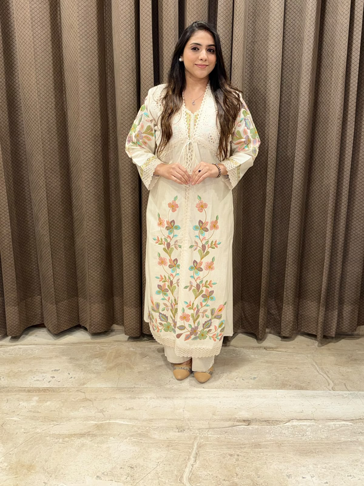 Designer White Indorwsetern set with thread embroidered