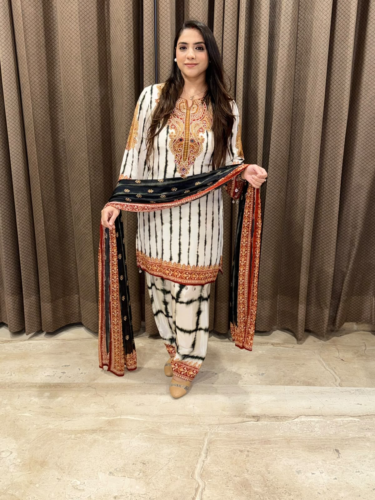 Designer White & black tye & dye Farshi set with dupatta & handwork