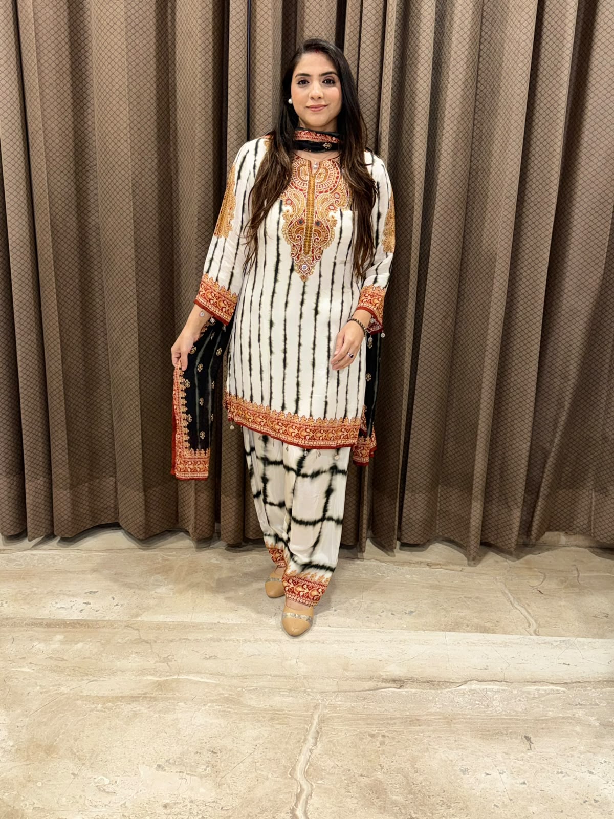 Designer White & black tye & dye Farshi set with dupatta & handwork