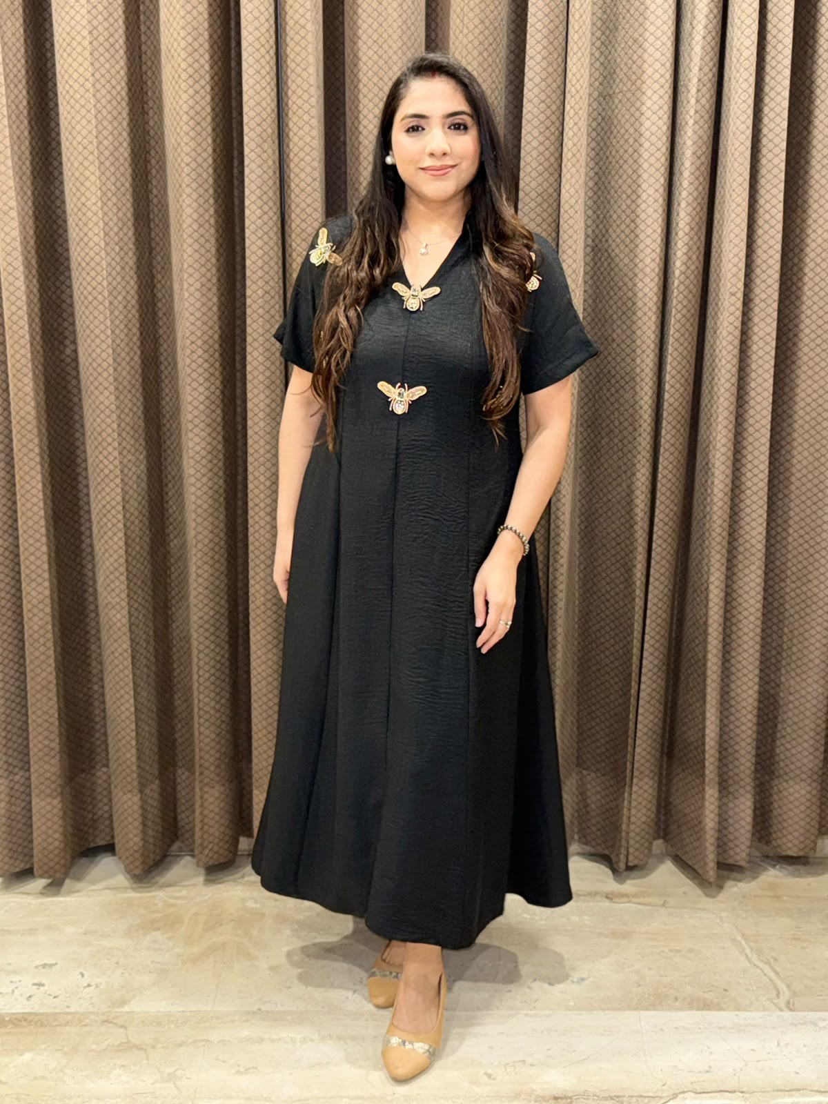 Smart Black Midi dress with  honeybees style & pockets